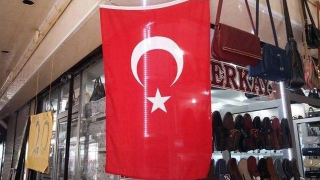 Çarşı Esnafından Dağlıca Saldırısına Bayraklı Tepki