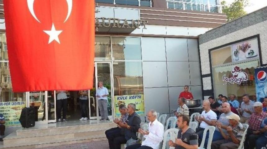 Şehit D&uuml;şen Askerler İ&ccedil;in Mevlit Okutulup Helva Dağıtıldı