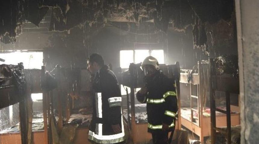 Besni&rsquo;de &Ouml;ğrenci Yurdunda Yangın