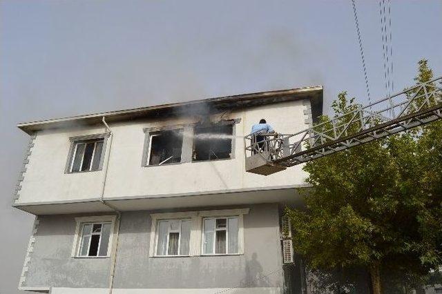 Besni’de Öğrenci Yurdunda Yangın 1