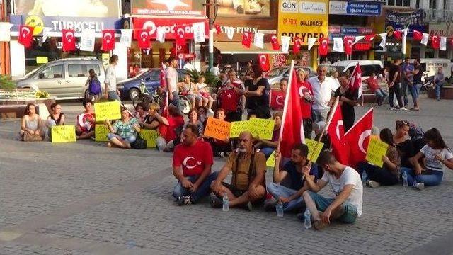 Şehitler İçin Gözü Yaşlı Protesto