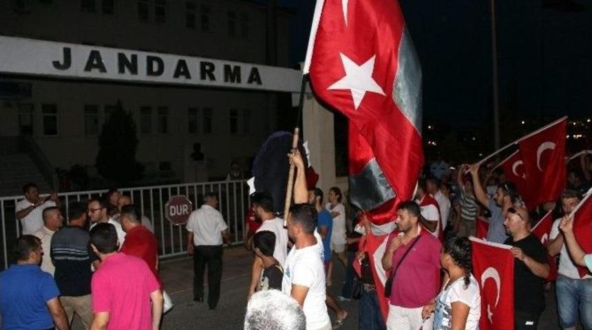 Didimliler Jandarma Karakoluna Y&uuml;r&uuml;d&uuml;