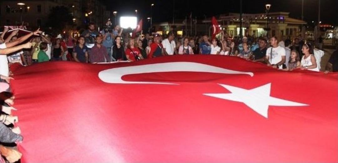 &Ccedil;anakkaleliler Şehit Askerler İ&ccedil;in Y&uuml;r&uuml;d&uuml;