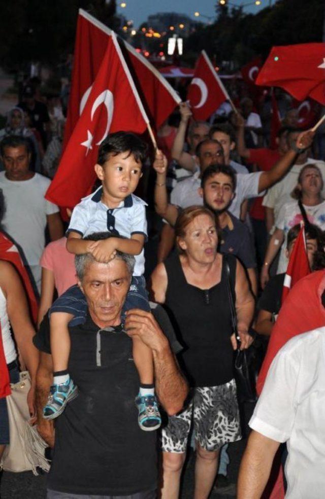 Didim, Teröre Karşı Tek Vücut Oldu