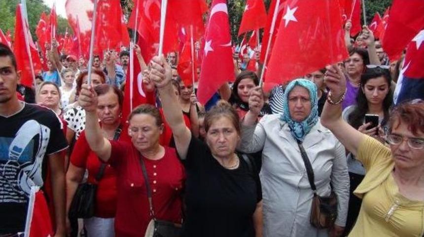 Tekirdağ'da 5 Bin Kişi Şehitler I&ccedil;in Y&uuml;r&uuml;d&uuml;
