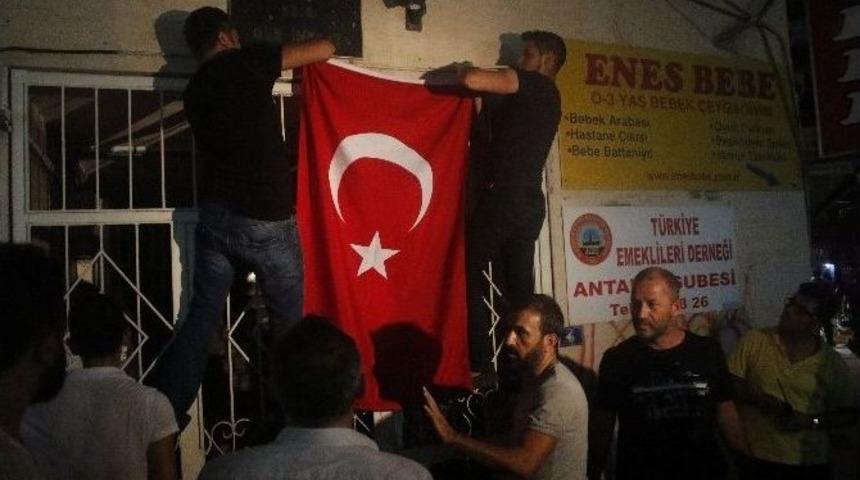 Hdp Antalya İl Binasına Saldırı