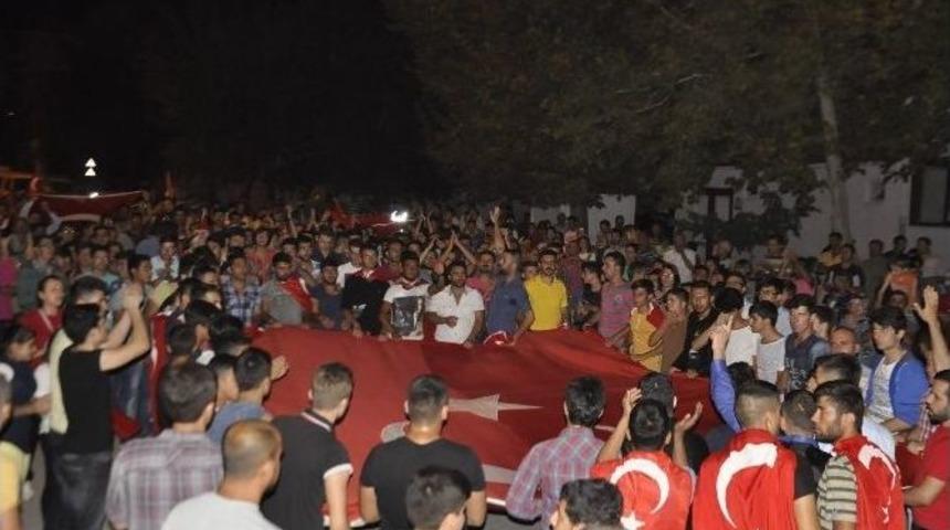 Ter&ouml;re Tepkiler B&uuml;y&uuml;yor