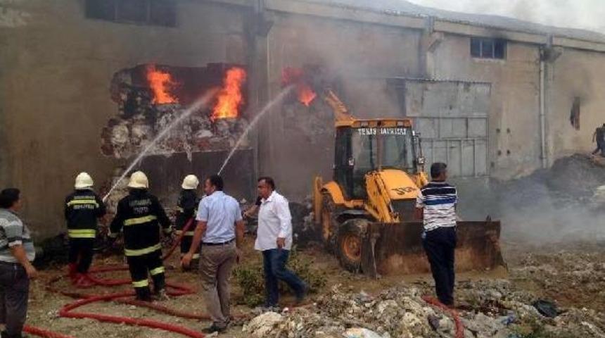 Tekstil Fabrikasındaki Yangında 100 Ton Pamuk Yandı