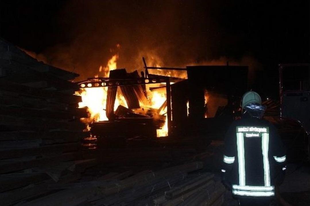 Denizli&rsquo;de Kereste İmalathanesinde B&uuml;y&uuml;k Yangın