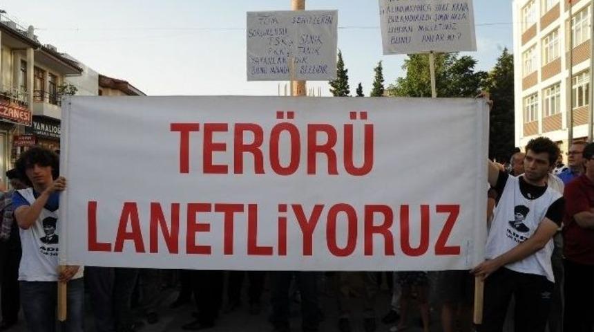 Uşak&rsquo;ta Ter&ouml;re Karşı &Ouml;fke Dinmiyor!