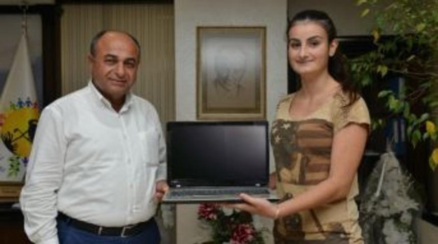 &Ccedil;iğli Belediyesi &Uuml;niversite &Ouml;ğrencisinin Hayalini Ger&ccedil;ekleştirdi