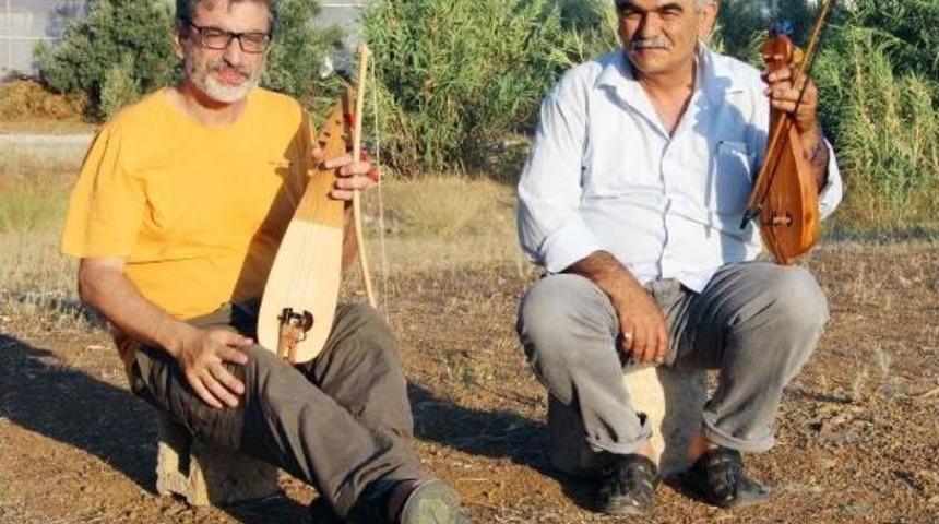 İtalyan M&uuml;zisyen Y&ouml;r&uuml;k Enstr&uuml;manlarını Inceledi