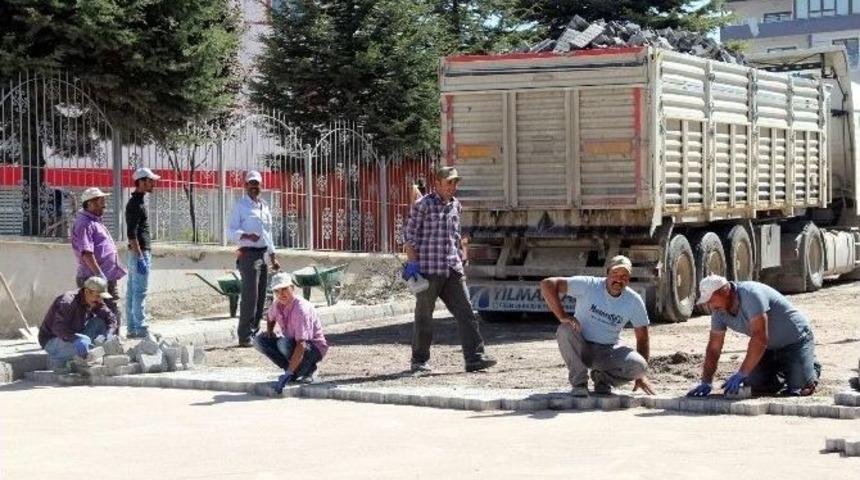 G&uuml;zelyurt Mahallesi&rsquo;nde Yol D&uuml;zenleme &Ccedil;alışmaları S&uuml;r&uuml;yor