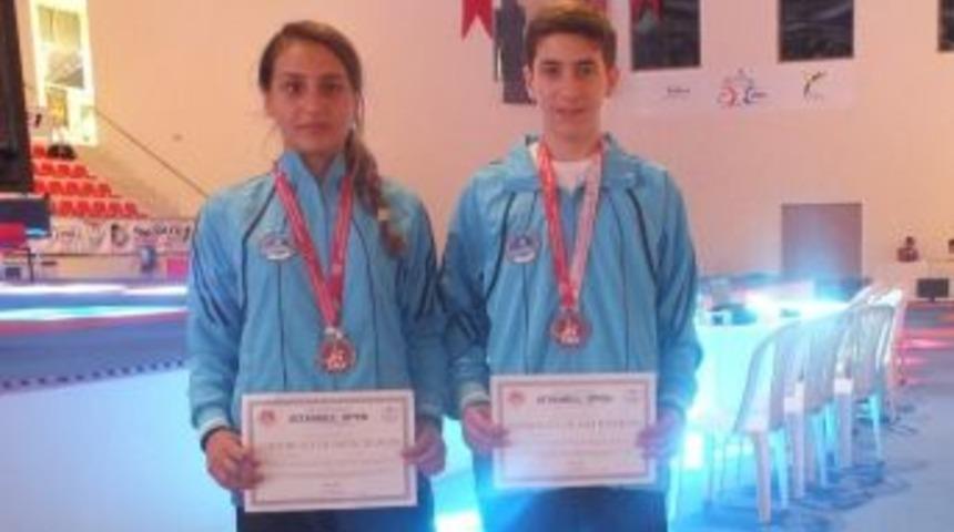 Kağıtsporlu Kareteciler İstanbul&rsquo;da 3 Derece Kazandı