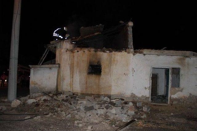 Boş Evde Patlamanın Ardından Yangın &Ccedil;ıktı 1