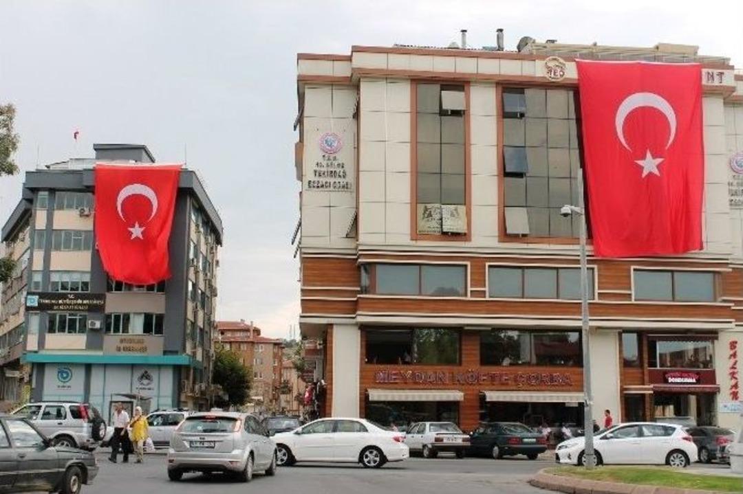 Tekirdağ Kırmızı Beyaza B&uuml;r&uuml;nd&uuml;