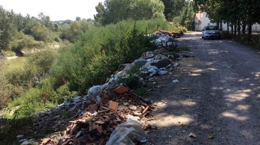 Sakarya B&uuml;y&uuml;kşehir Nehir Kıyısında Başlattığı Temizlik &Ccedil;alışmalarını S&uuml;rd&uuml;r&uuml;yor