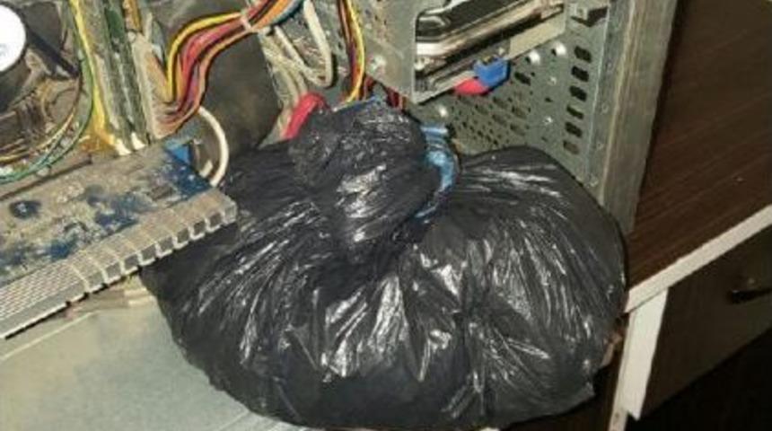 Yarım Kilo Esrarı Bilgisayar Kasasına Saklamış