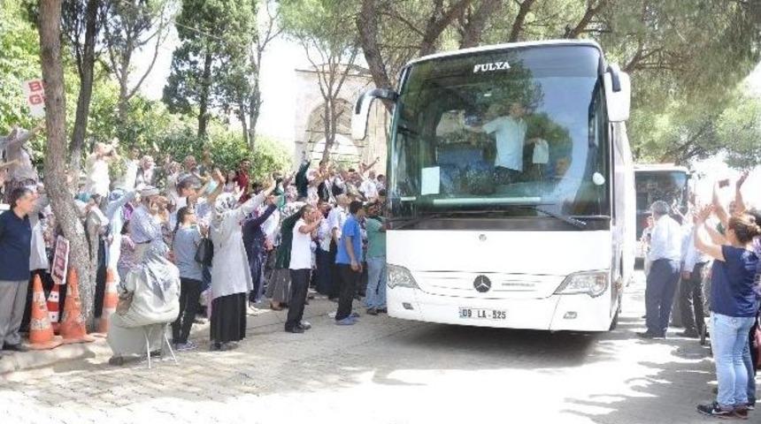 Aydınlı Hacı Adayları Kutsal Topraklara Dualarla Uğurlandı