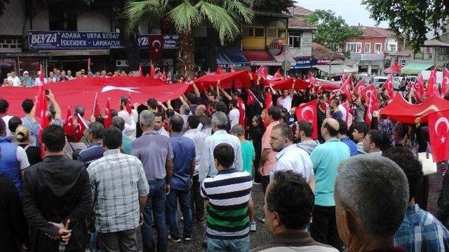 Düzce’de Yüzlerce İnsan Şehitler İçin Yürüdü