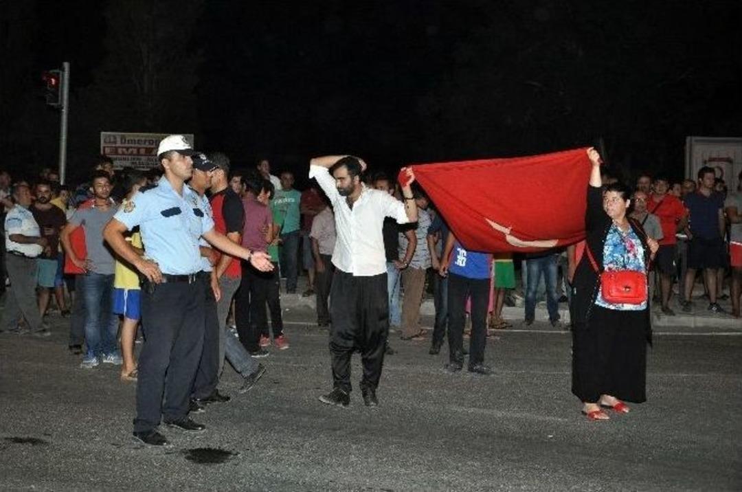 Antalya&rsquo;da Taşlı Sopalı Ter&ouml;r Protestosu