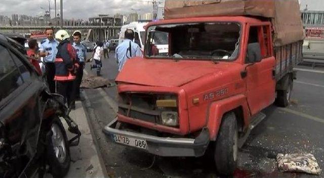 Beylikdüzü D-100 Karayolunda Trafik Kazası: 1 Ölü 2 Yaralı