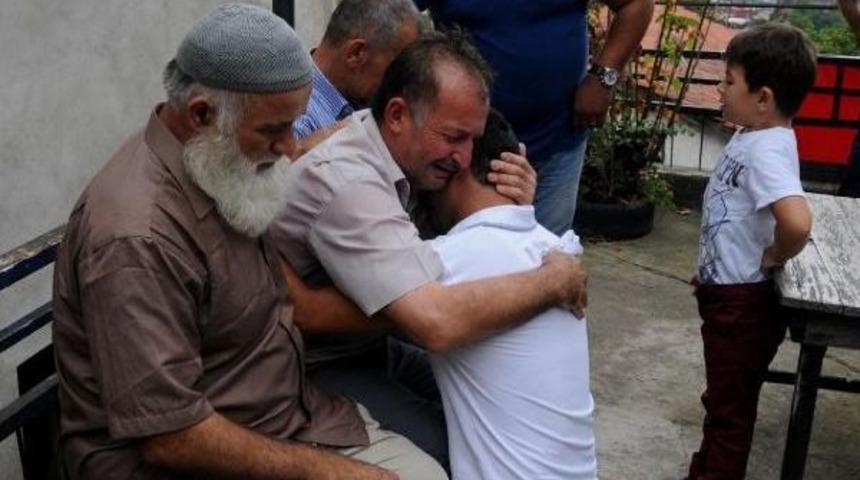 Şehit Polisin Zonguldak'taki Baba Evine Ateş D&uuml;şt&uuml;