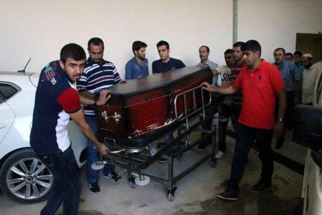 Nusaybin'de Suriyeli Çift Evlerinde Bıçaklandı, Koca Öldü