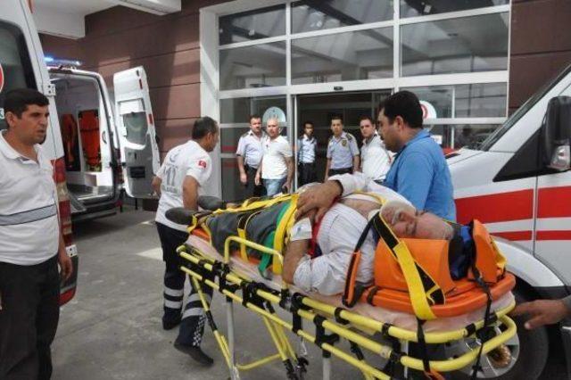 Adıyaman da Otomobil Şarampole Devrildi: 3 Yaralı 1