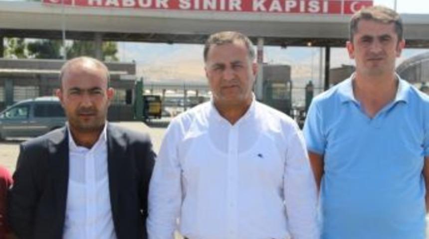 Serbest Bırakılan G&uuml;mr&uuml;k Memurları Habur&rsquo;a Getirildi