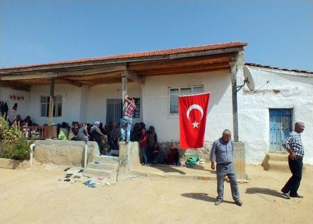 Yozgatlı Şehit Polisin Baba Ocağına Ateş Düştü