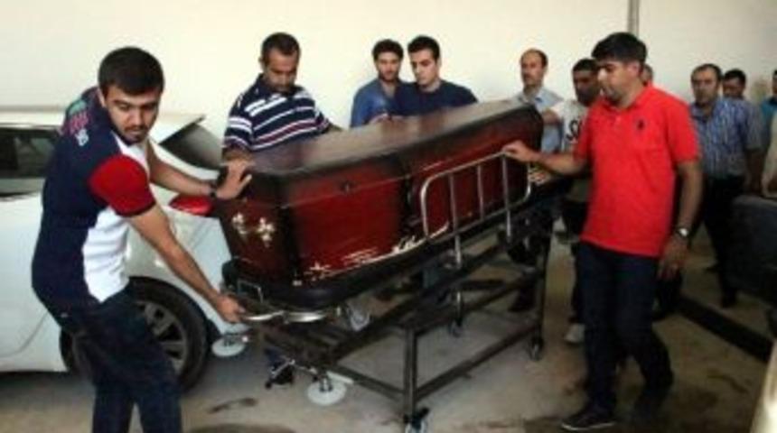 M&uuml;lteci &Ccedil;ift Evinde Saldırıya Uğradı, Bir Kişi Hayatını Kaybetti