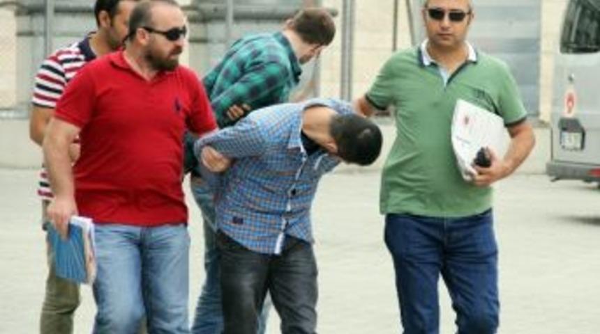 Konuşma Bahanesiyle Telefon Hırsızlığına 2 Tutuklama