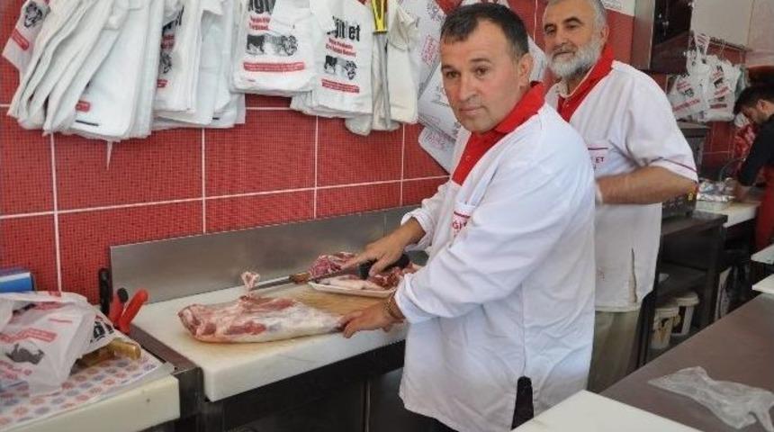 -bozok Yaylasında Yetiştirilen Develer Kurbanlık Olarak Satıldı