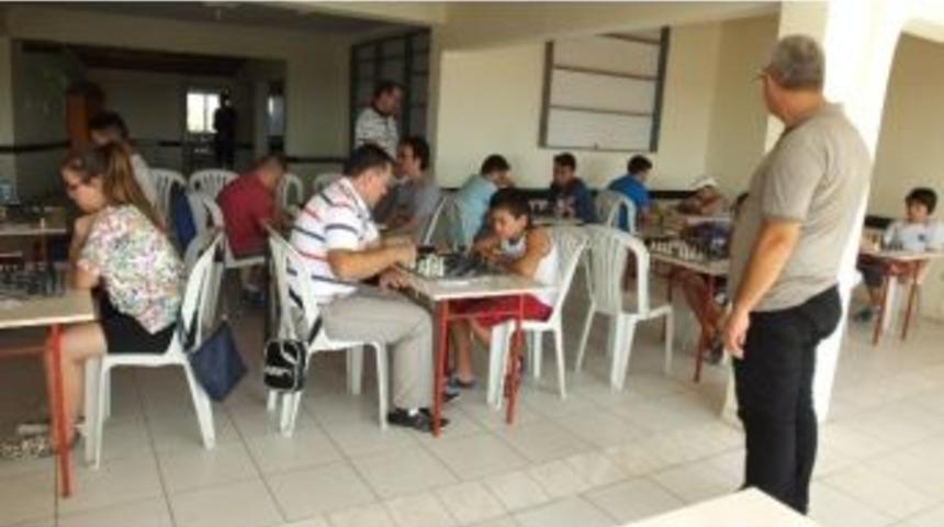 Burhaniye&rsquo;de Satran&ccedil; Turnuvası