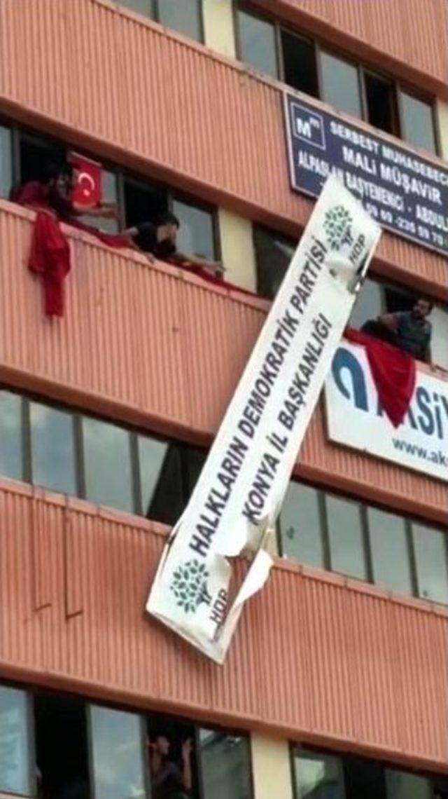 Konya’da Hdp İl Başkanlığı Tabelası Söküldü