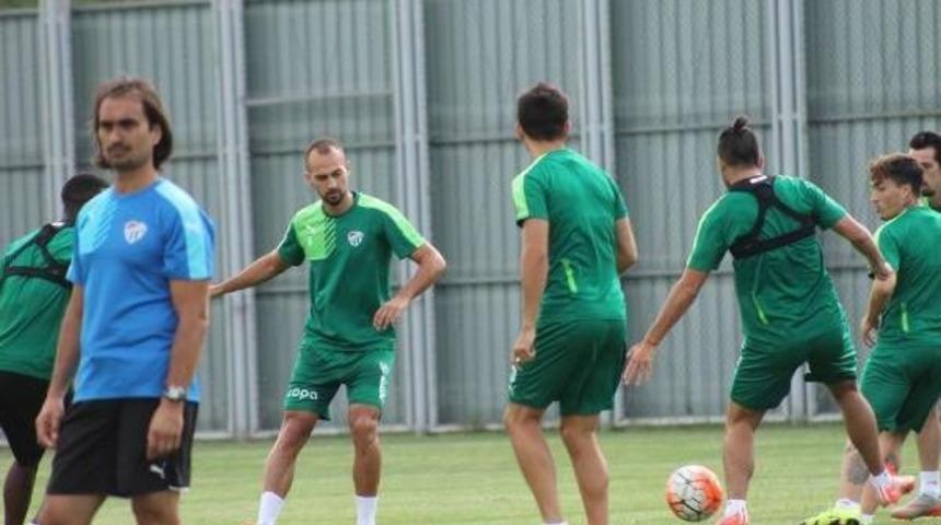 Bursaspor Antrenmanında Şehitler I&ccedil;in Saygı Duruşu