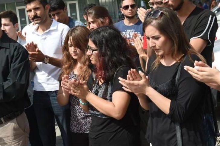 Chp Gençlik Kolları'ndan Hürriyet Gazetesi'ne Saldırıyı Protesto G3