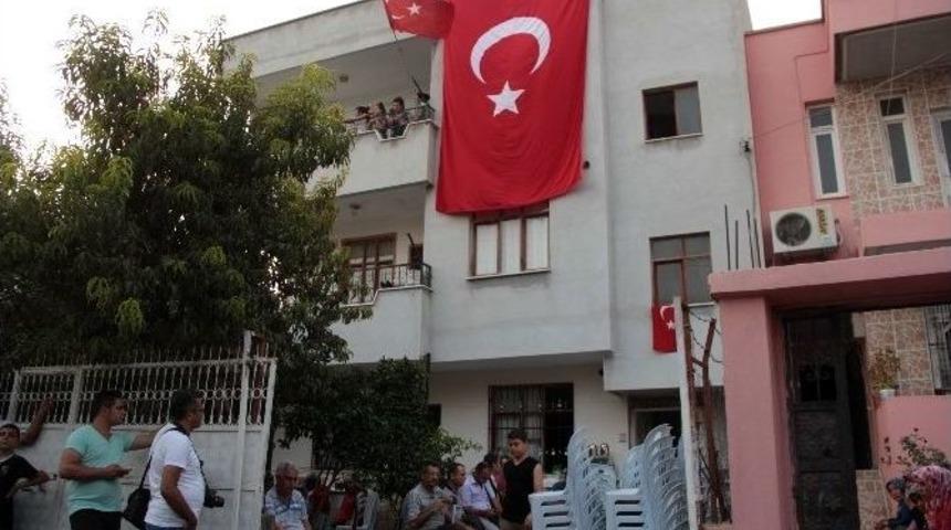 Şehit Polis &Ouml;zkara&rsquo;nın Evinde Yas Hakim