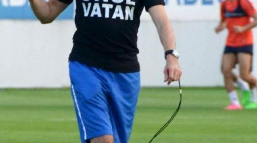 Trabzonspor&rsquo;Dan Şehitler I&ccedil;in Saygı Duruşu