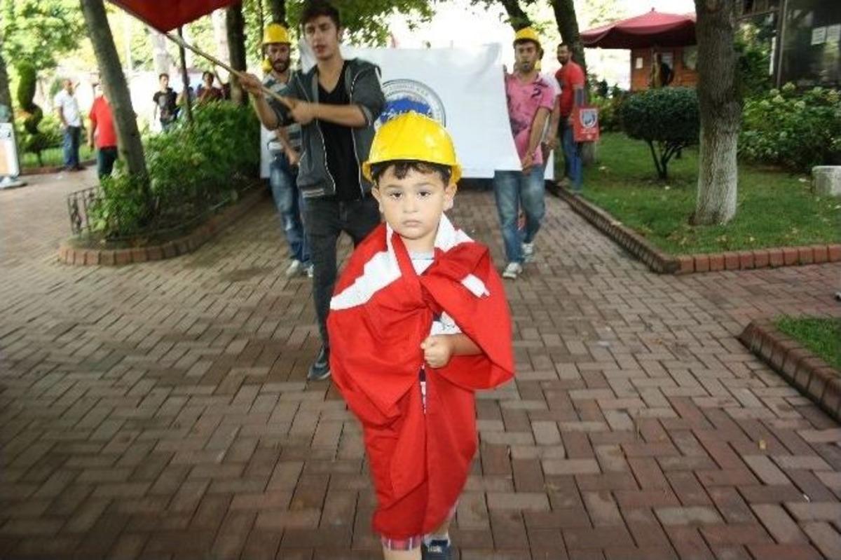 Amasra&rsquo;da Madenciler Ve Halk Şehitler İ&ccedil;in Y&uuml;r&uuml;d&uuml;