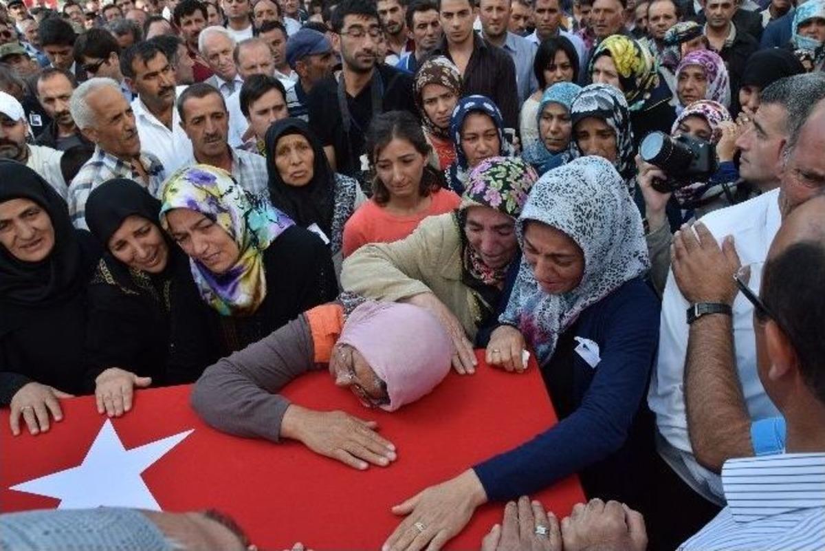 Ardahan Şehidini Son Yolcuğuna Uğurladı