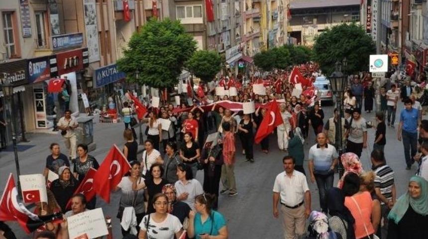 Kırıkkale&rsquo;de Ter&ouml;re Lanet, Şehide Saygı Y&uuml;r&uuml;y&uuml;ş&uuml;