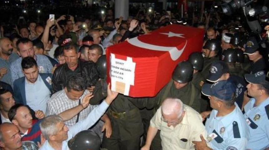 D&uuml;zce'de 10 Binler Şehidini Uğurladı