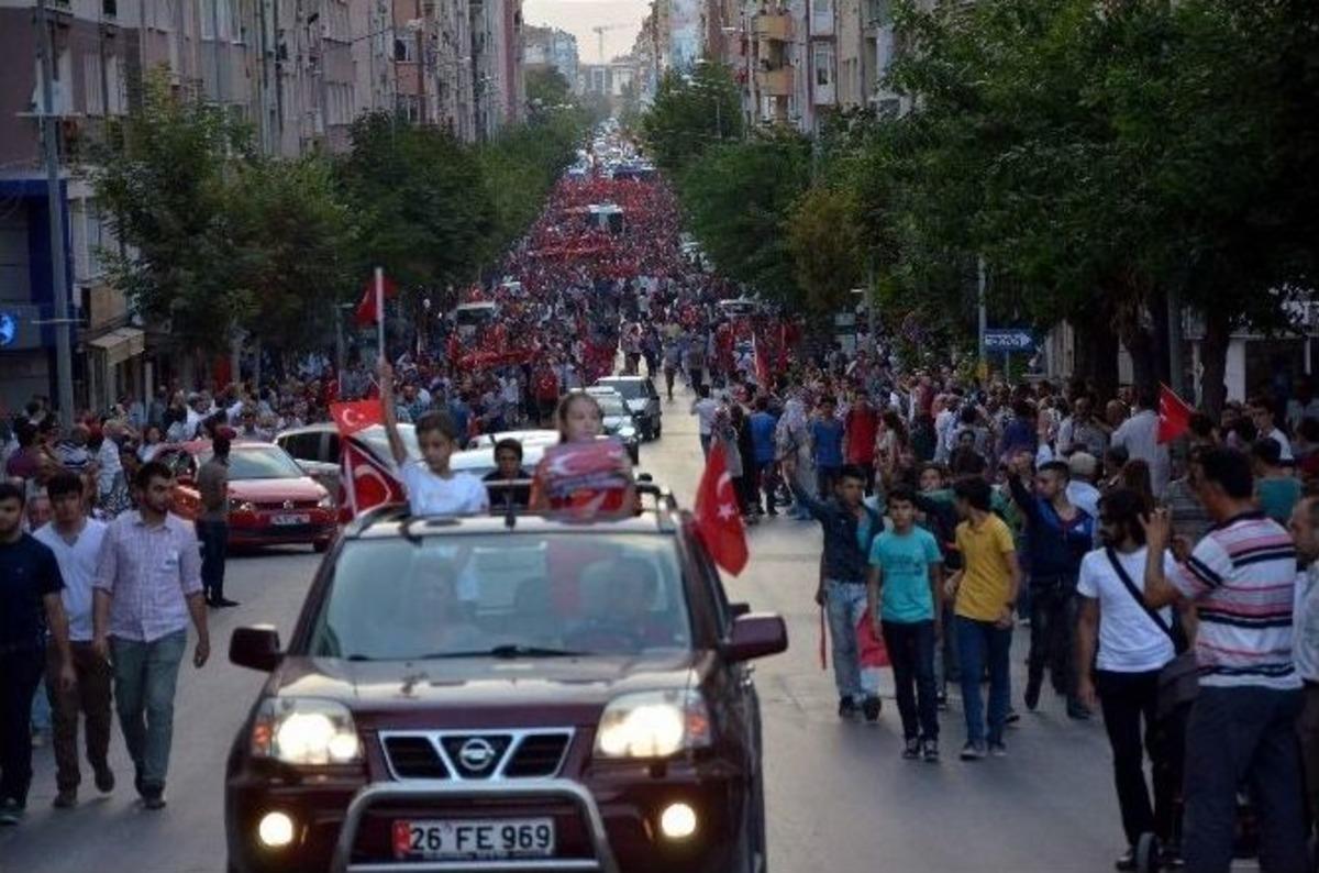 Şehit Cenazesinin Ardından Ter&ouml;re Tepki Y&uuml;r&uuml;y&uuml;ş&uuml;