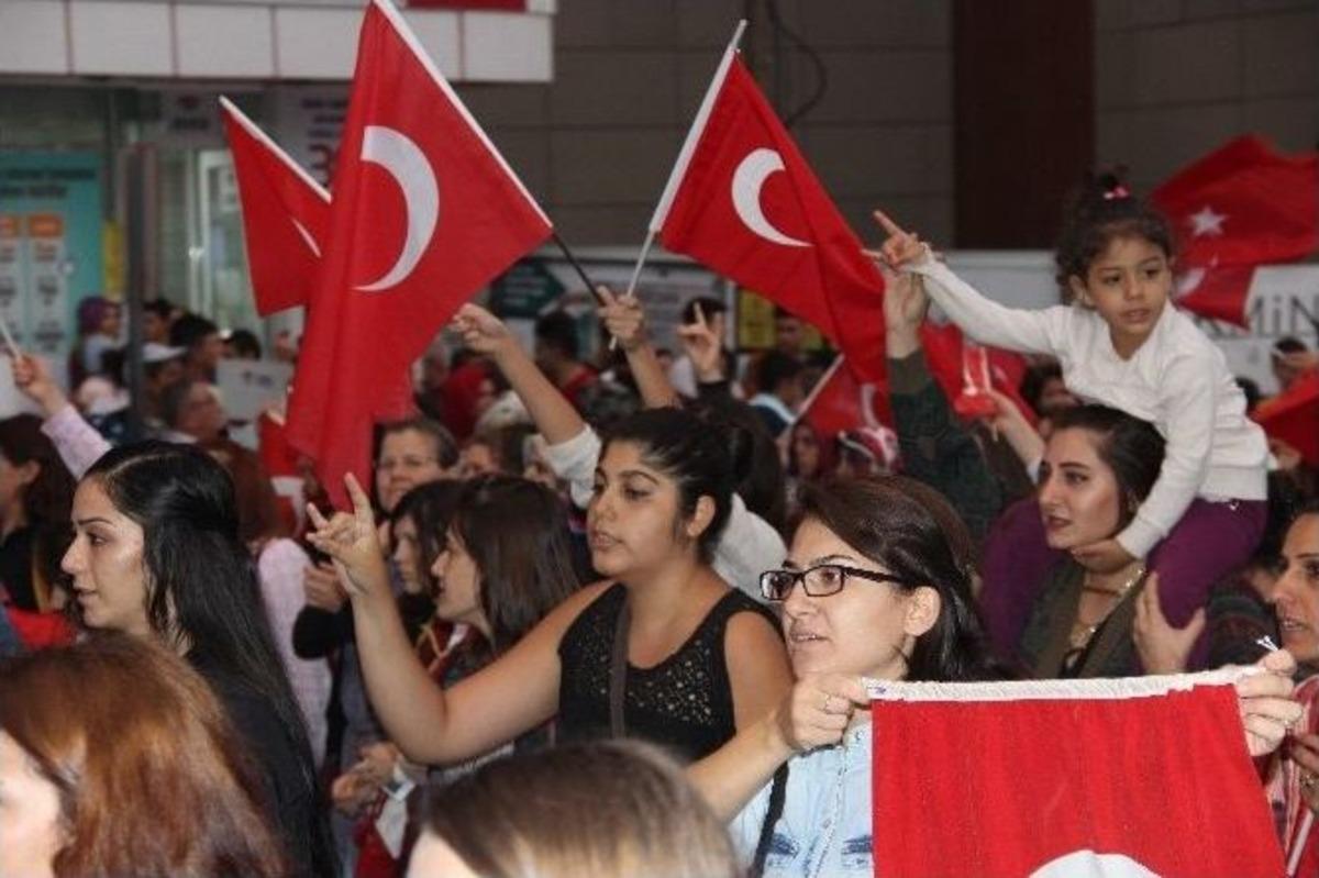 Şehitler İ&ccedil;in Y&uuml;r&uuml;d&uuml;ler
