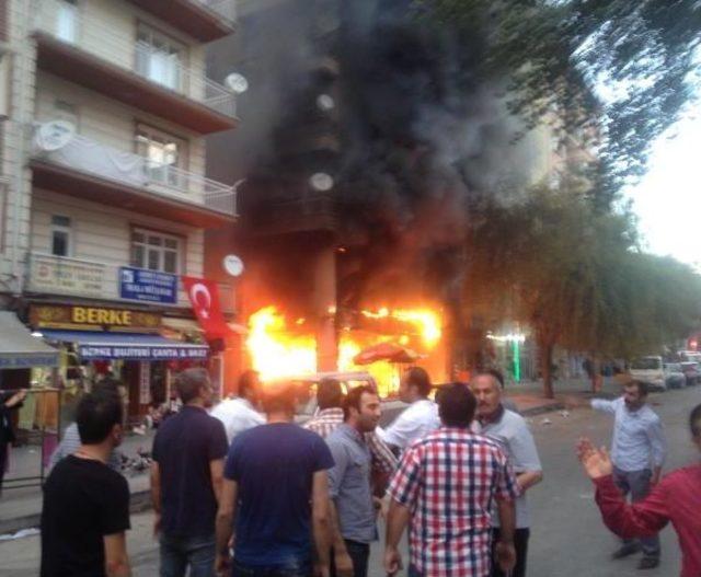 Ter&ouml;re Lanet Y&uuml;r&uuml;y&uuml;ş&uuml;nde 4 Iş Yeri Yakıldı (2) 1