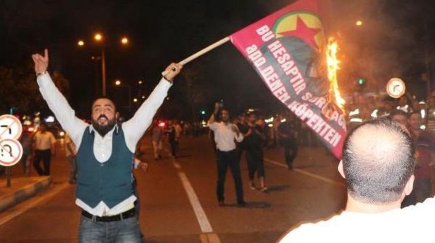 &Ouml;calan'ın Fotoğrafının Bulunduğu Pkk Flaması Yakıldı