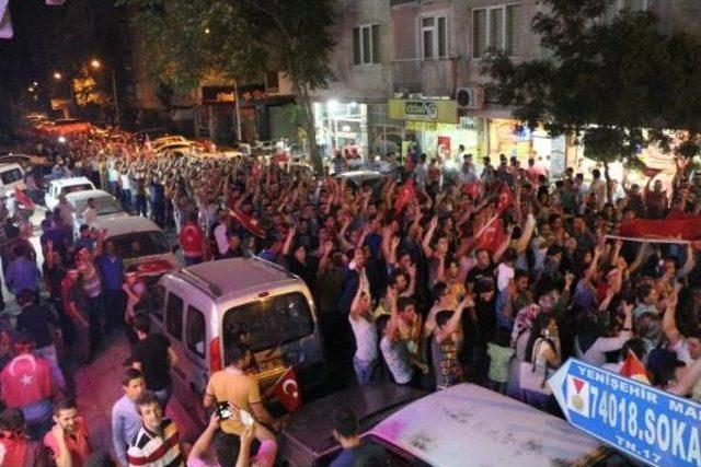 &Ouml;calan ın Fotoğrafının Bulunduğu Pkk Flaması Yakıldı 2