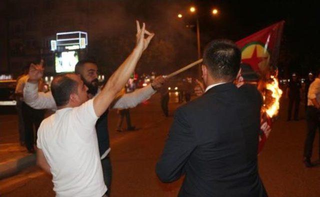 &Ouml;calan ın Fotoğrafının Bulunduğu Pkk Flaması Yakıldı 3